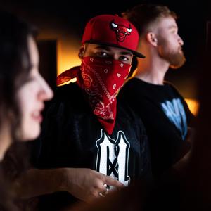 Ea asculta Numai !!!