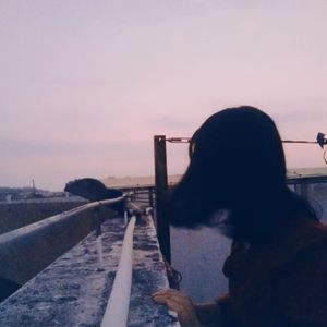 是否还是说不出问候