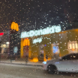 周一、大雪。扫雪车、洗衣机和吉他白痴。
