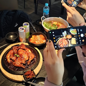 爱是触碰又收回的手