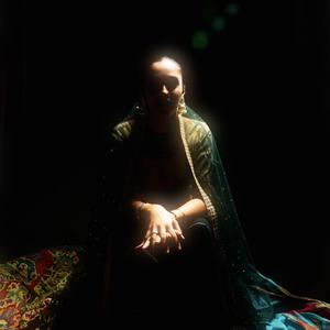 DESCENDANT OF the FR££/CONDOLENCE"S to the QU££N