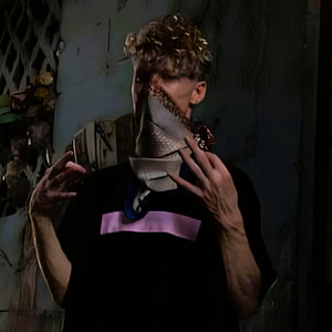 Mae