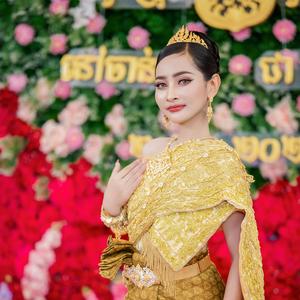ផ្កាក្នុងទូកញ្ចក់ - ជា ស្រីលីន