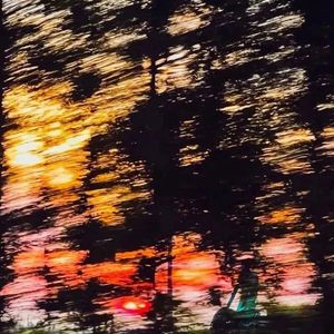 暮光下的温暖怀抱