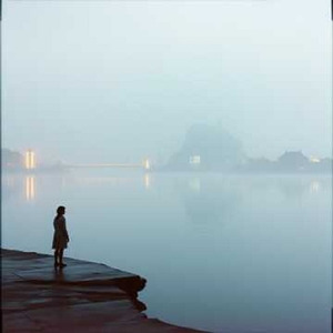 她唱着他乡遇故知