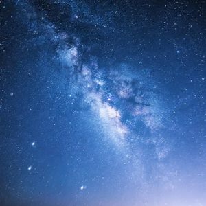 清风吹过草地