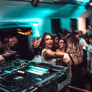 club house (Instrumental)