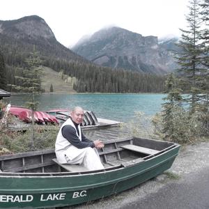 천의 손 천의 눈"A thousand hands and a thousand eyes"