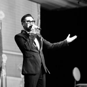 Дурсамж хөглөх нэг ангийнхан