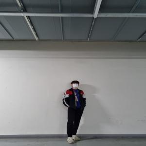 길을 걸어다니는 사람들의 시선은 얼마나 다를까