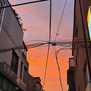 아직도 여기 (Still Here)