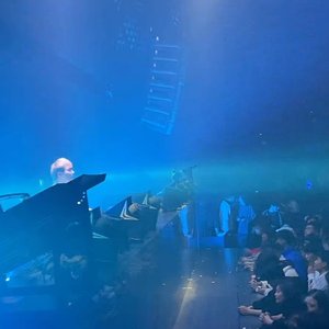 Move Your Body (Right&Guy)