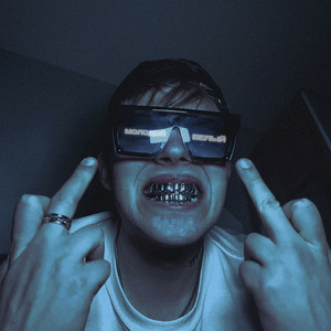 Молодой белый