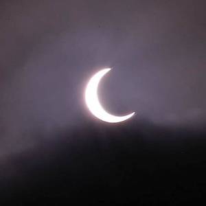 给你的信我寄给月亮了,它那里没有氧,我可以爱你几亿年