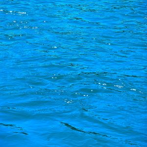 静水微风（Calm Waters, Mild Wind）