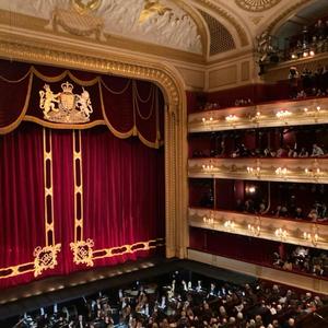 theatre (feat. linn)