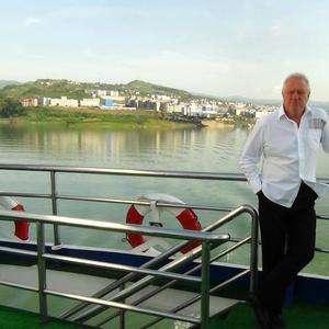 Іде дівка гарна чорноброва