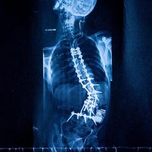 Elle me tient (feat. Nagar)