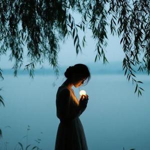 在不该动情的年纪爱上你 (Remix)