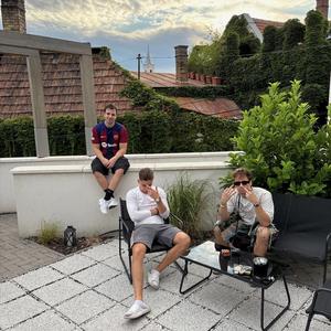 Égszínkék (feat. Barko)