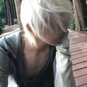 我害怕空气突然变冷 伴奏版