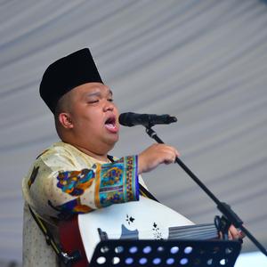 Joget Sri Muar (feat. Rojer Kajol)