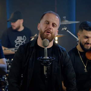 Neper shtyllat e telefonit & Lefteri (Live)