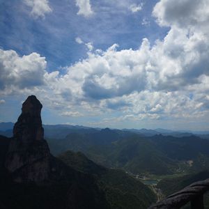 老吉他弦音里的校园黄昏记忆