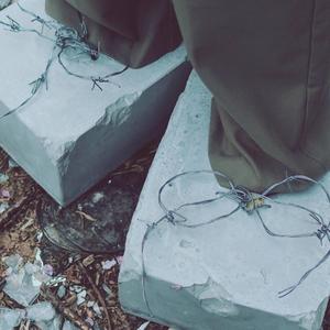 Schuhe aus Beton