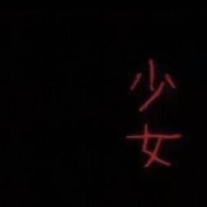 这只伶俐的棕色狐狸跳过一只懒惰的狗