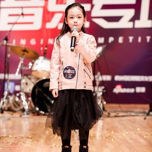 蓝短裤鲸鱼宝贝