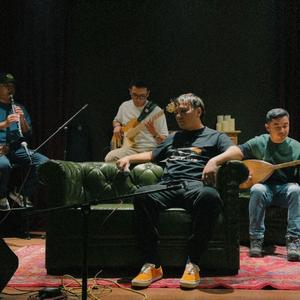 HUSH HIDING (live version)