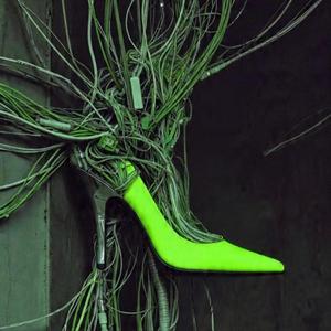 Sola (feat. Gwelyth)