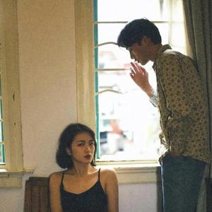 不知所措（翻自 王靖雯不胖）