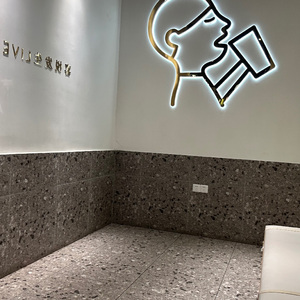 那年稚气未脱의脸颊