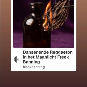 Dansenende Reggaeton in het Maanlicht