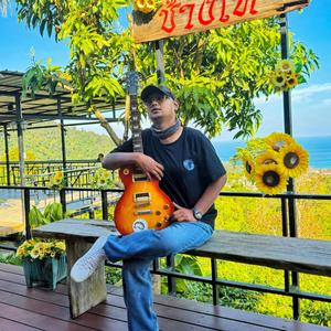 งูบอลในอ้อมแขน