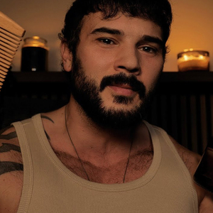 Lathering Moisturiser into my Hands