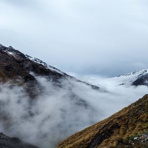 旧牛仔裤膝盖的岁月地图