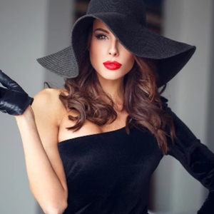 ქალი შავი ზმანით