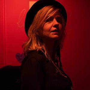 OMAH (feat. Martina Bertoni)