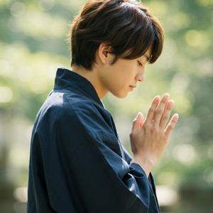 祈りの向こうに