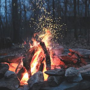 篝火夜
