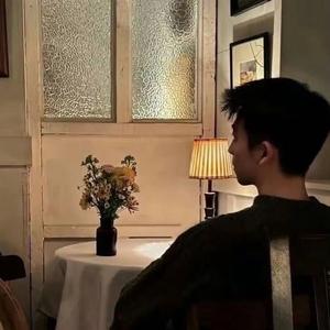 土坡上的狗尾草（抖音热播）