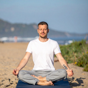 Reflexión Consciente En Yoga Con Orquesta Silenciosa