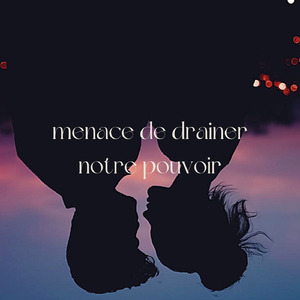 Les racines entrelacées créent une barrière lumineuse