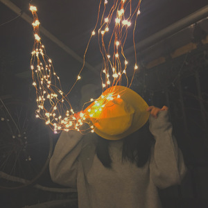 总在四下无人的夜里想起你