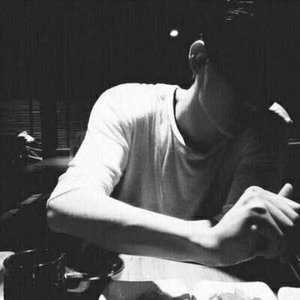 愚色 - 别告诉她