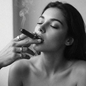 свет приглушён