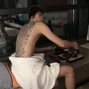 做人不缺爱 做爱不缺人